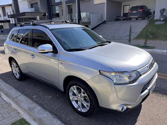 MITSUBISHI OUTLANDER 3.0 GT 4X4 V6 24V GASOLINA 4P AUTOMÁTICO
